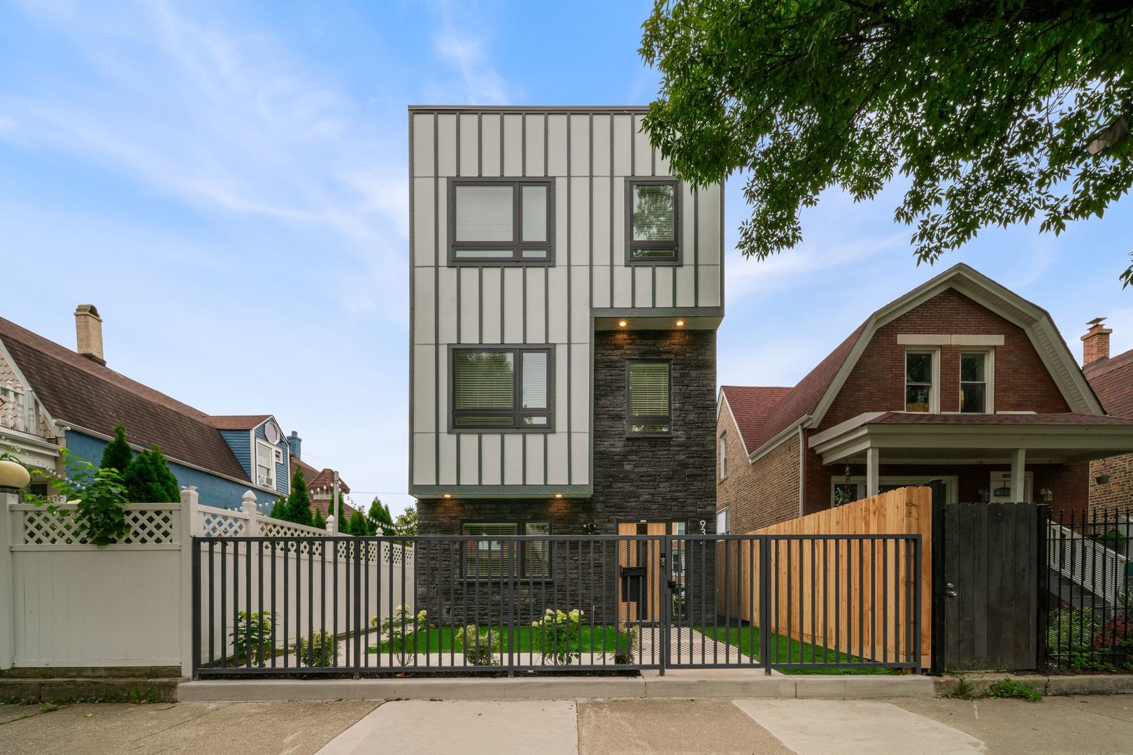 932 N Trumbull Avenue