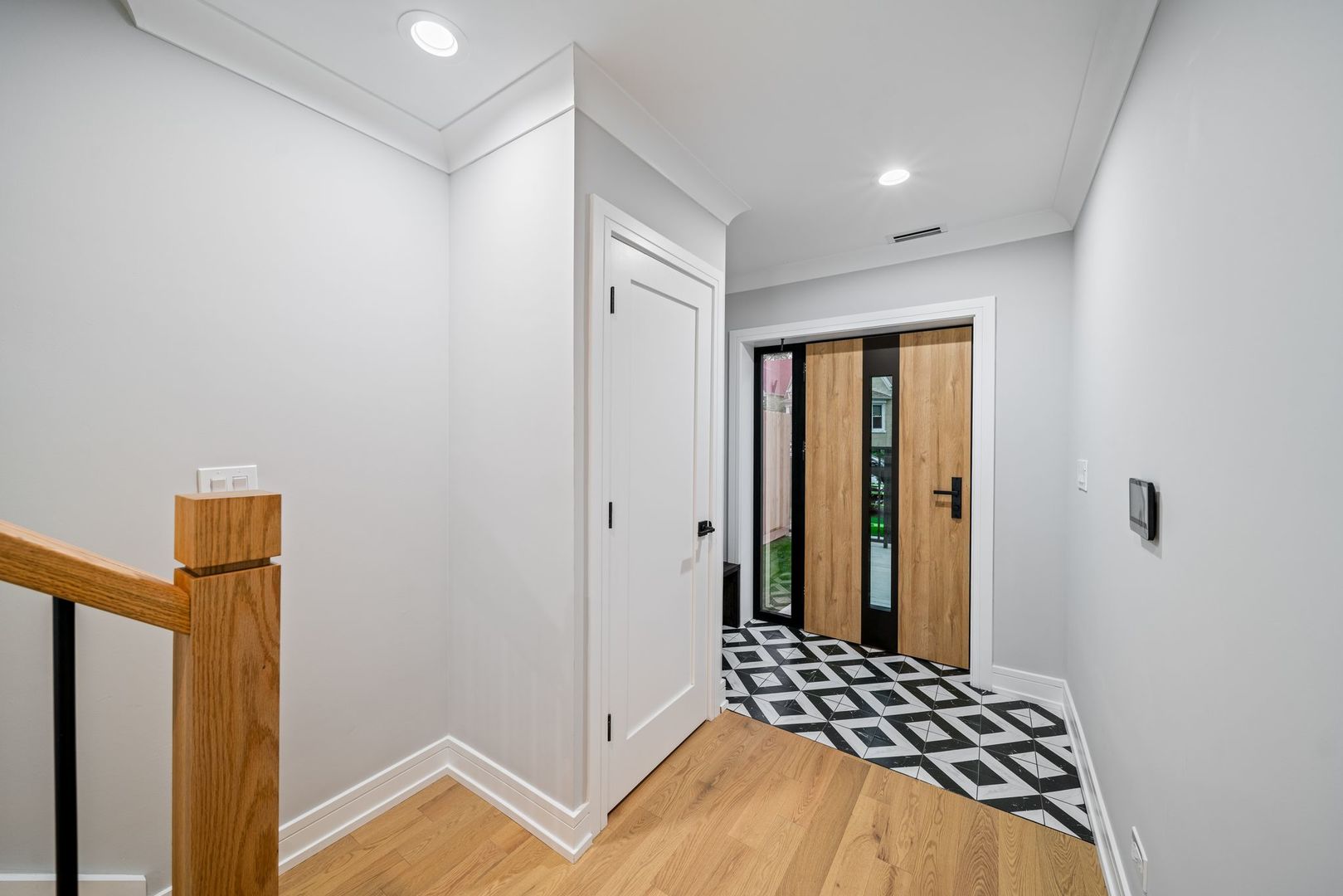 932 N Trumbull Avenue Property Photo 3