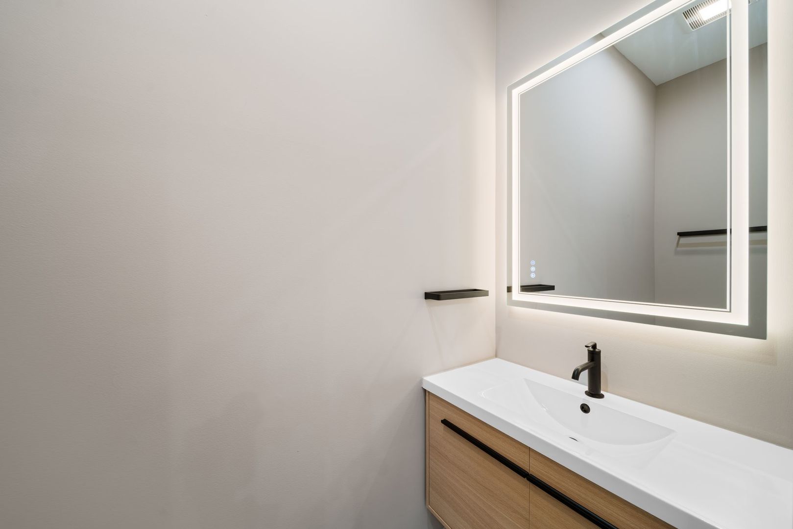 932 N Trumbull Avenue Property Photo 13