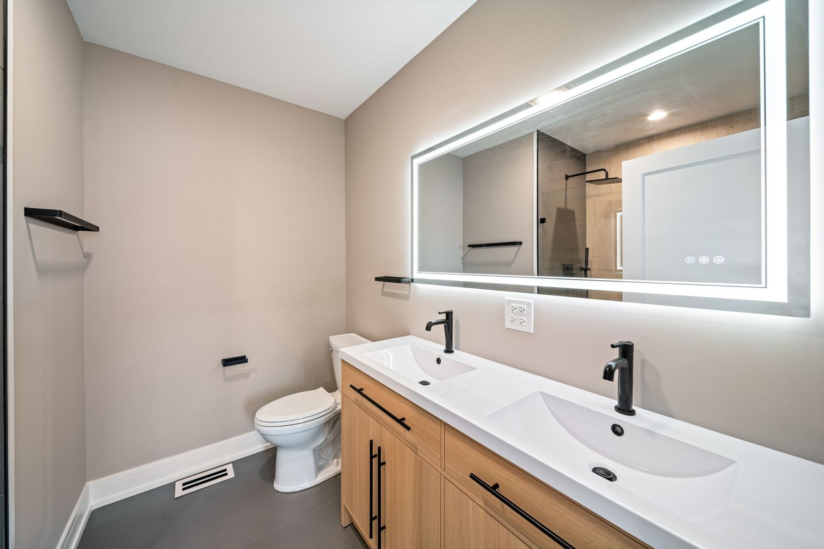 932 N Trumbull Avenue Property Photo 17