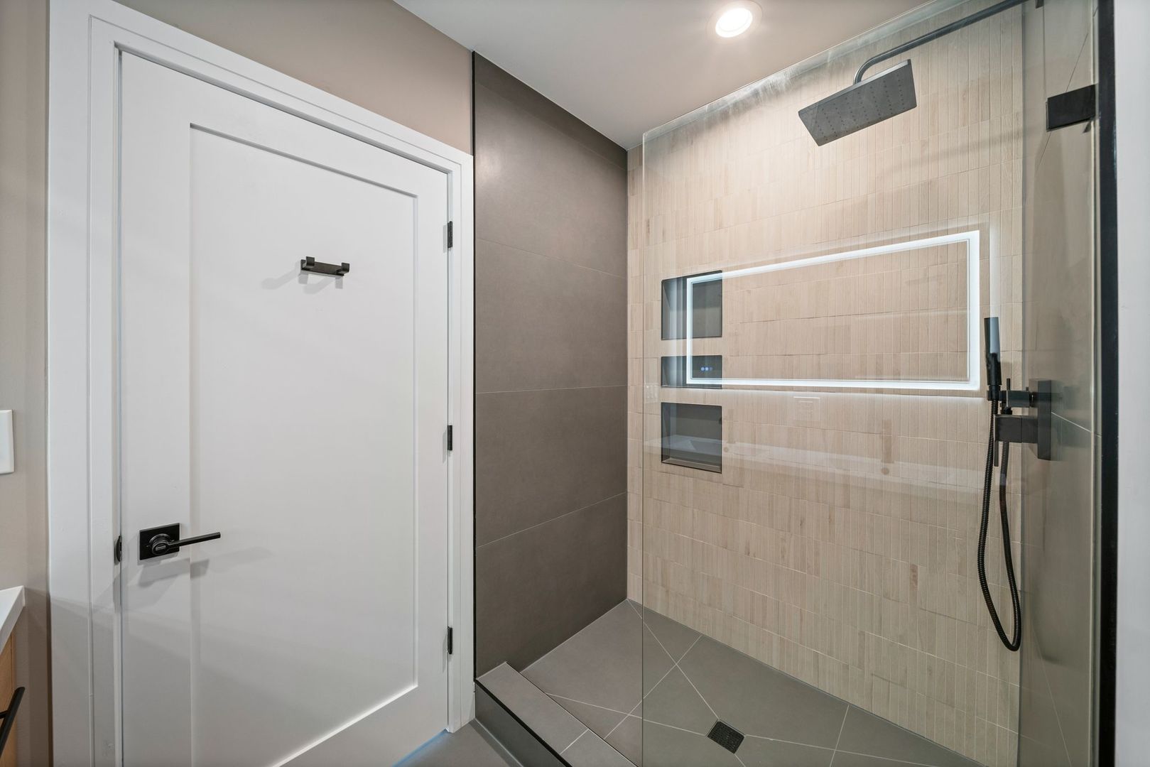 932 N Trumbull Avenue Property Photo 18