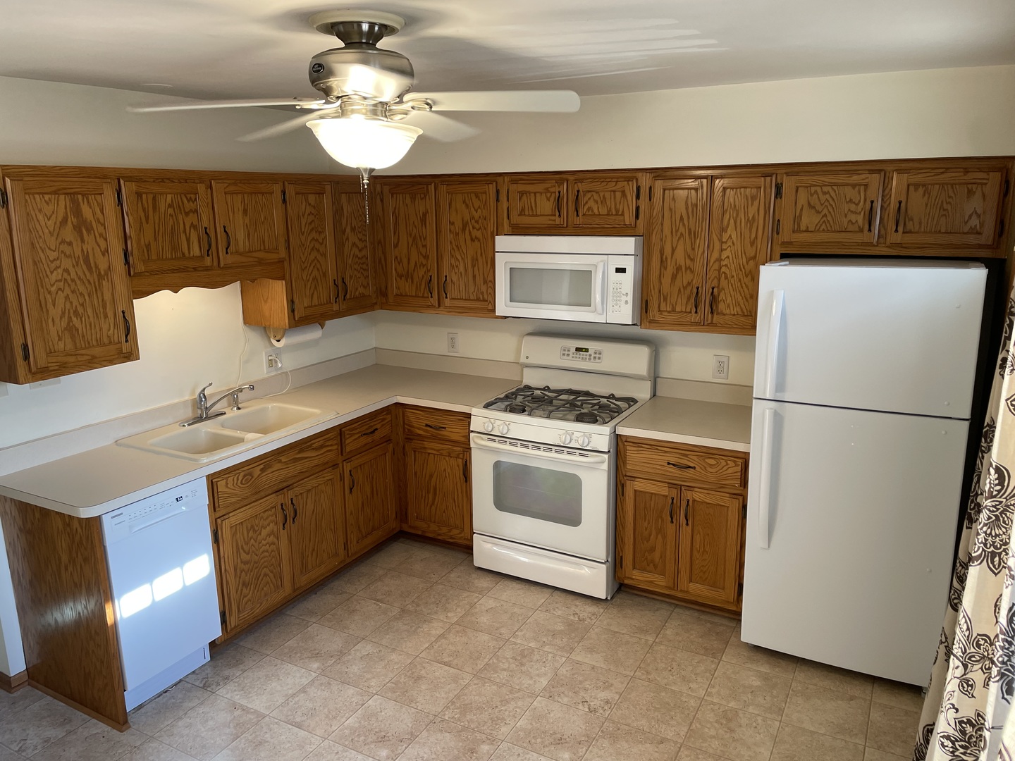 110 Town Crest Drive E Property Photo 2