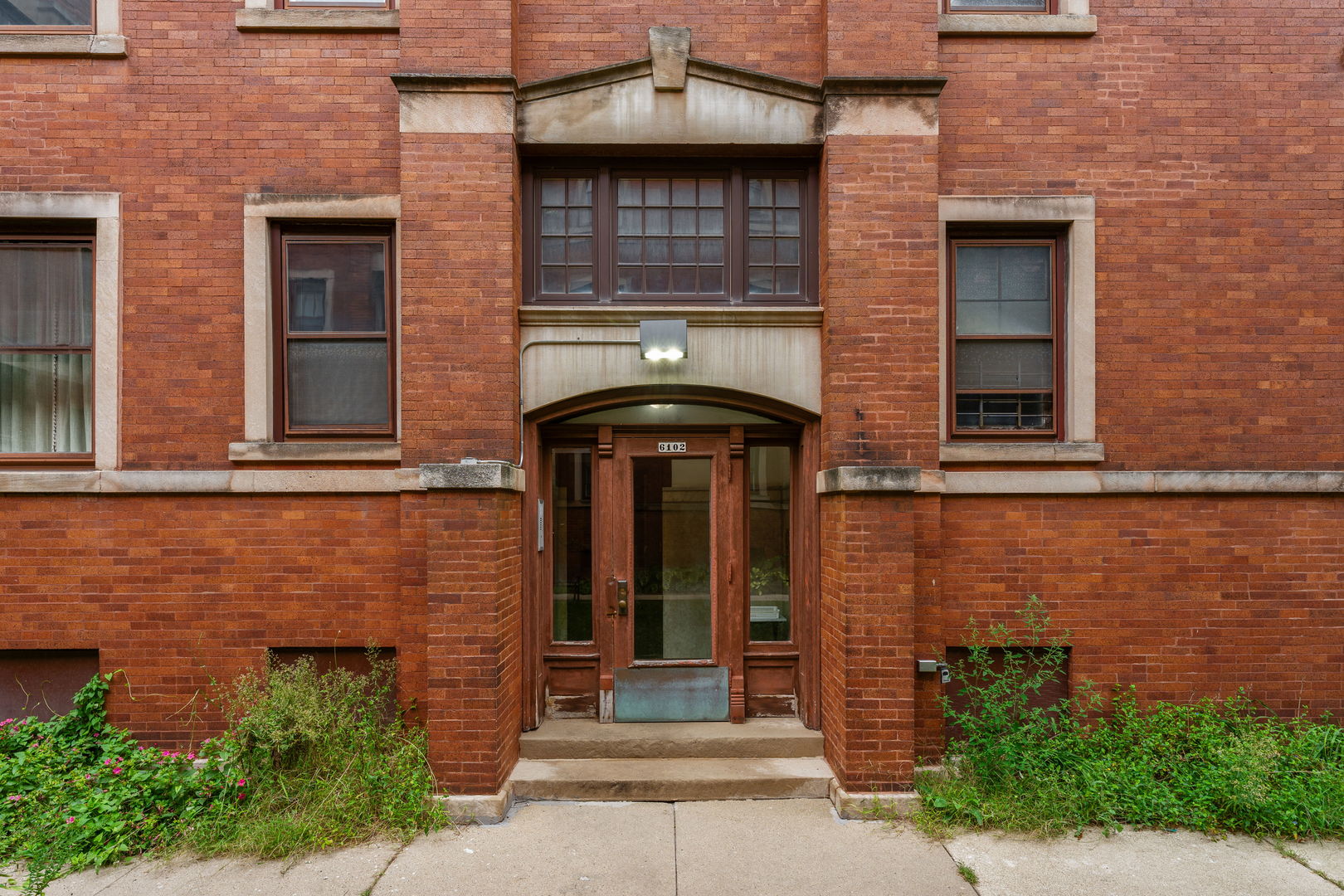 6102 S Kimbark Avenue 2w Property Photo 4