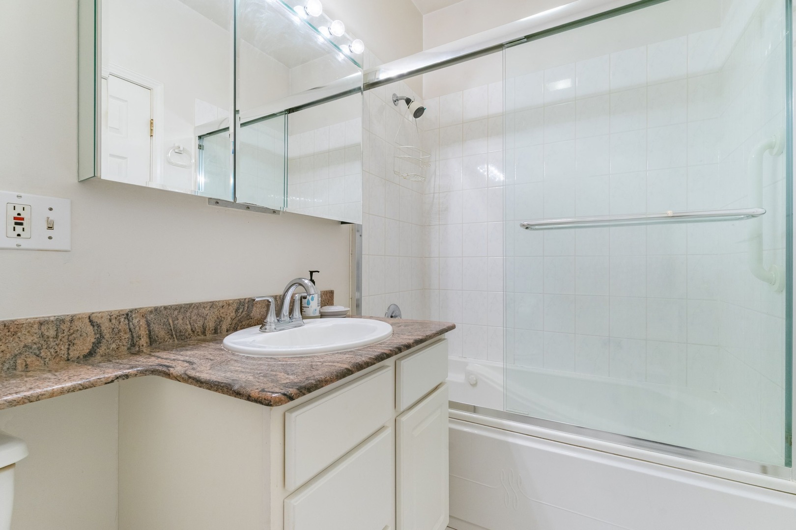 4710 S Ellis Avenue 3n Property Photo 9