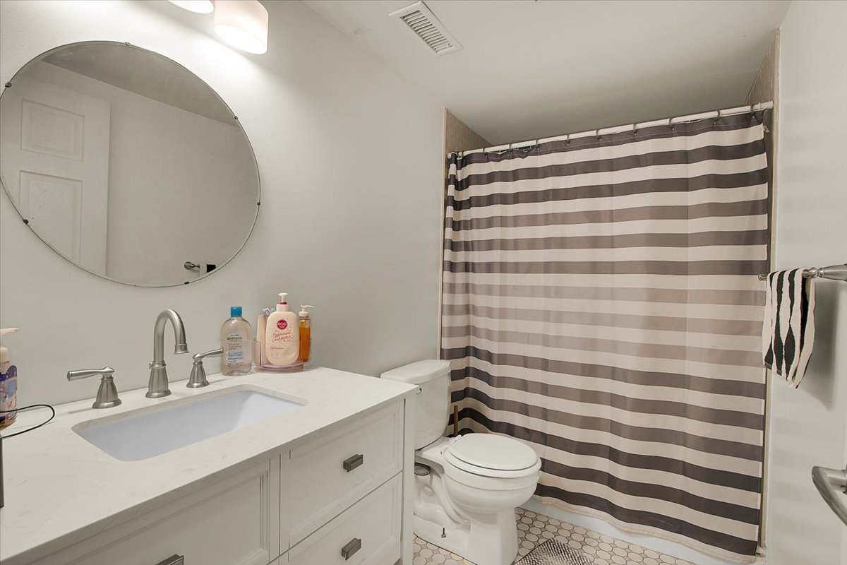 3255 E 12th Road Property Photo 19