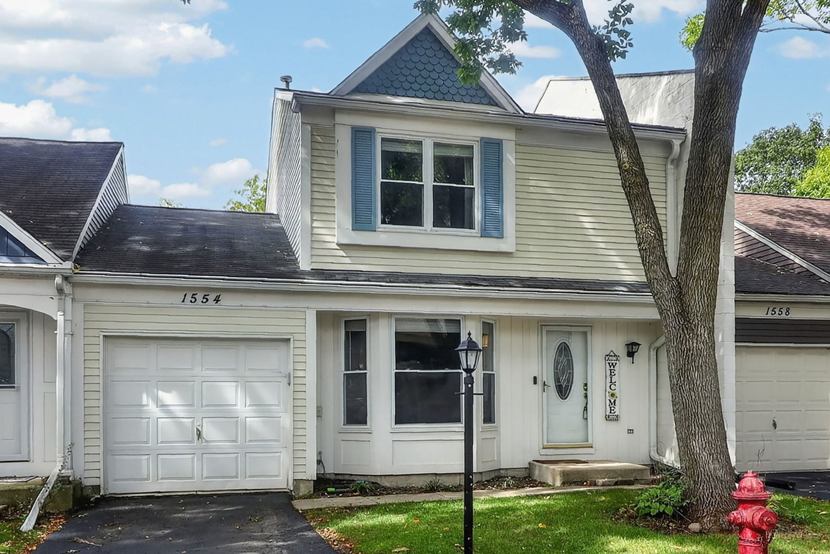 1554 N Dartmoor Avenue Property Photo 1