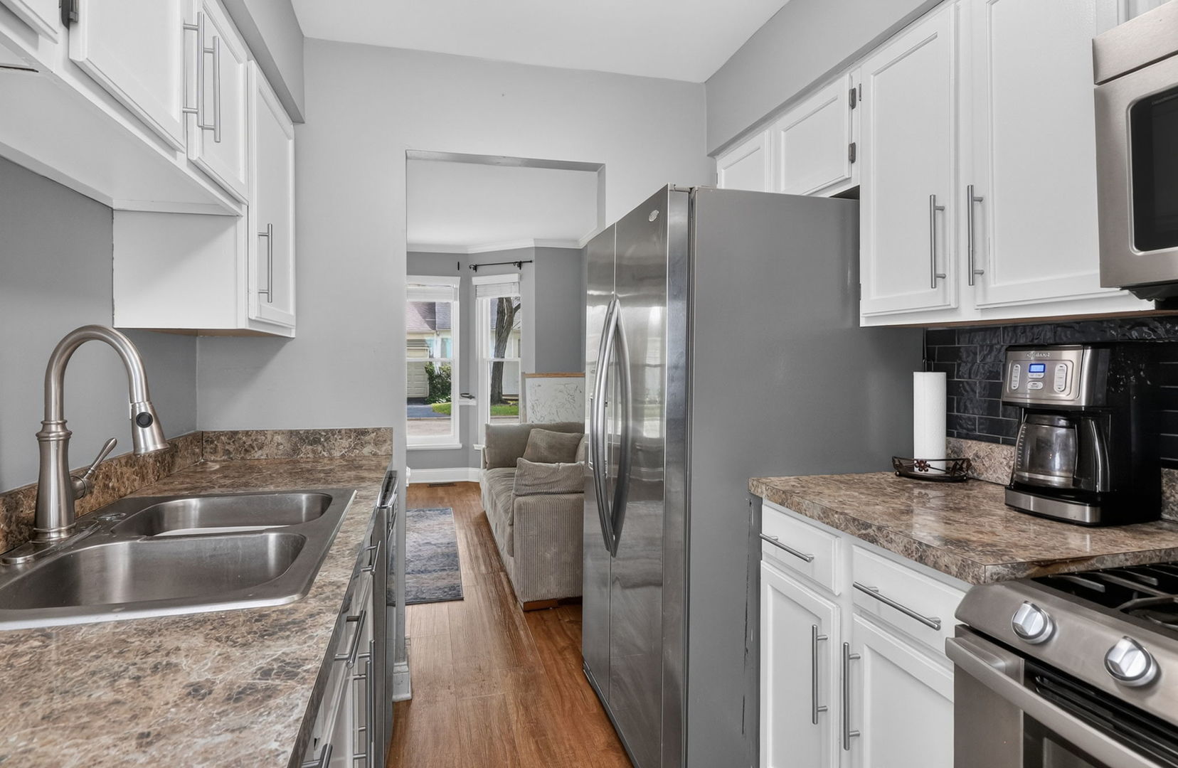 1554 N Dartmoor Avenue Property Photo 7