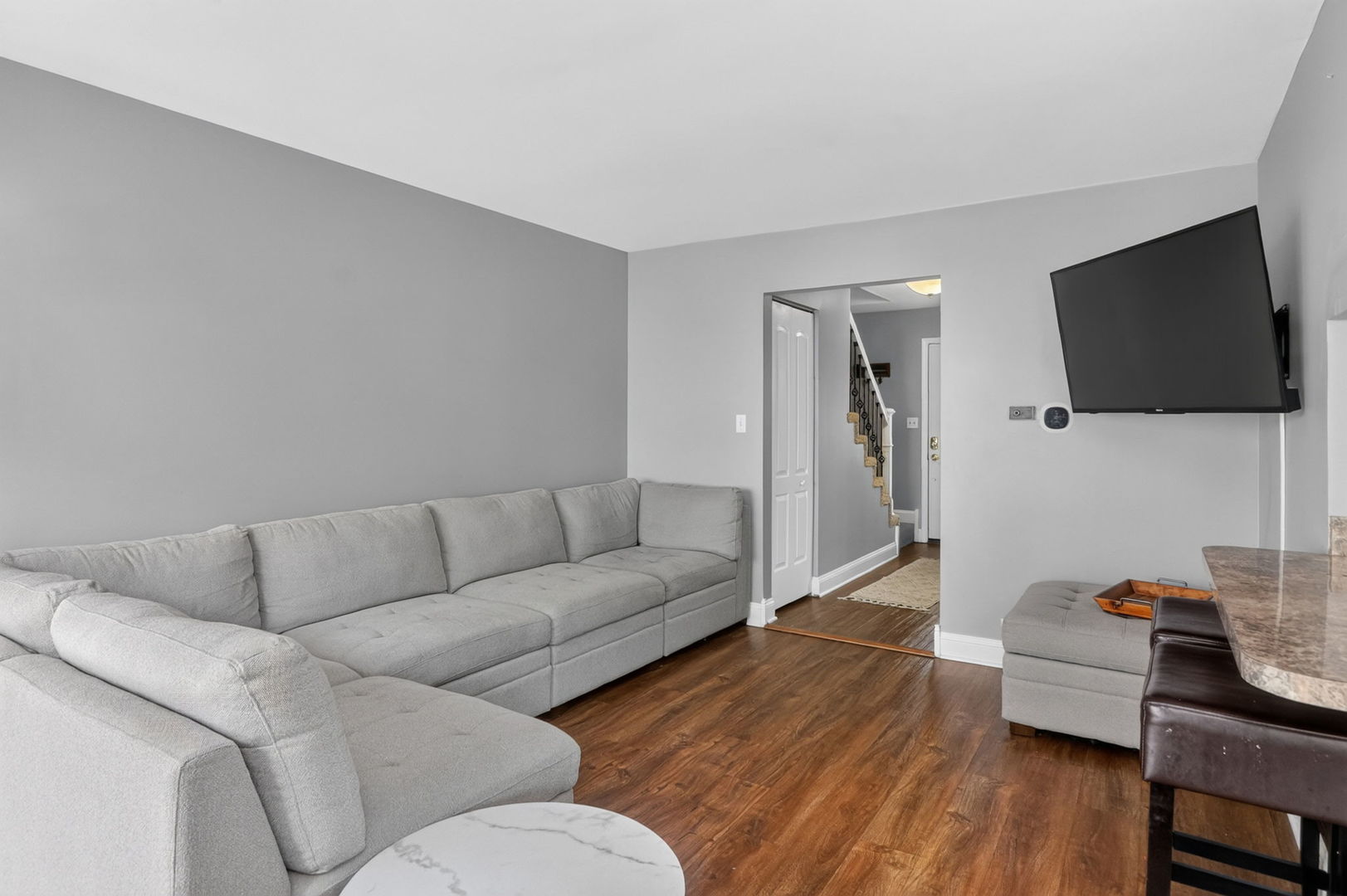 1554 N Dartmoor Avenue Property Photo 10