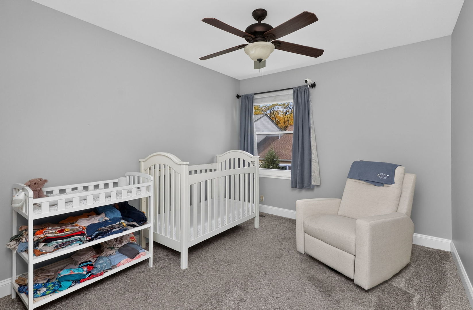 1554 N Dartmoor Avenue Property Photo 13