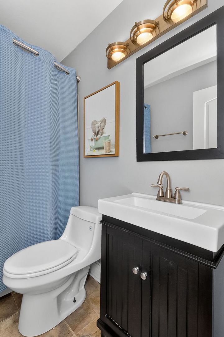 1554 N Dartmoor Avenue Property Photo 15