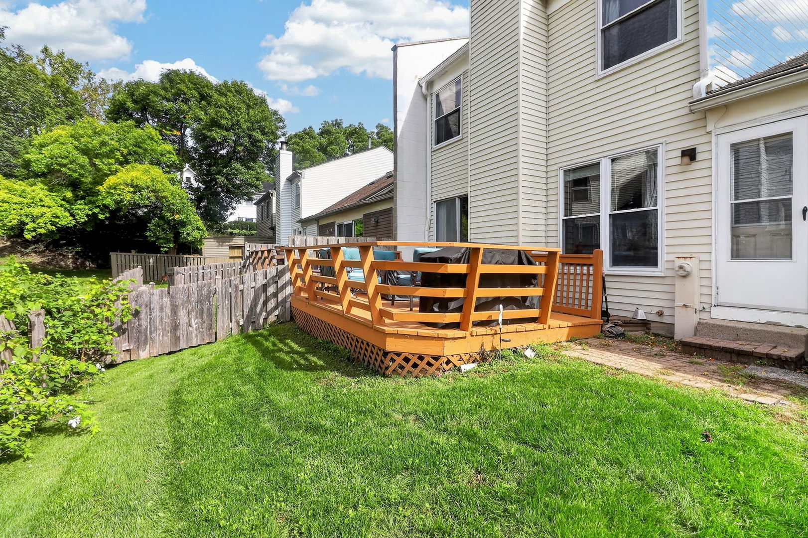 1554 N Dartmoor Avenue Property Photo 20
