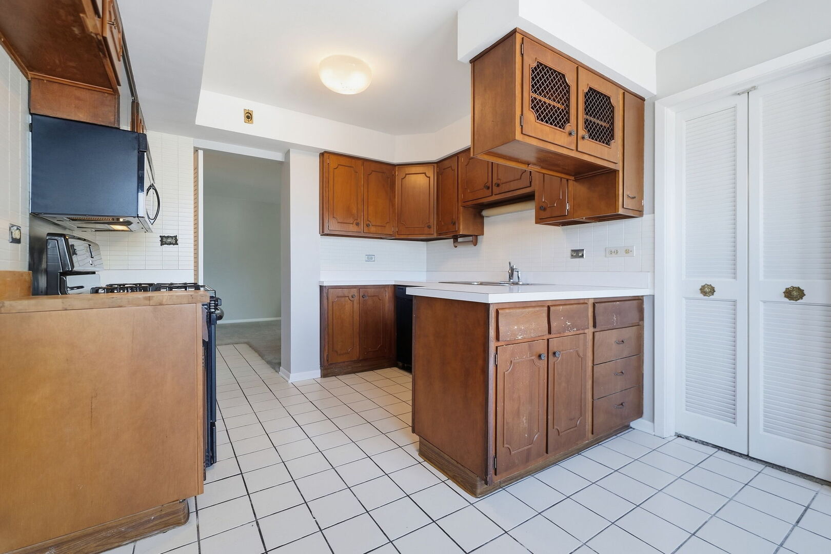 1535 Park Avenue 401 Property Photo 6