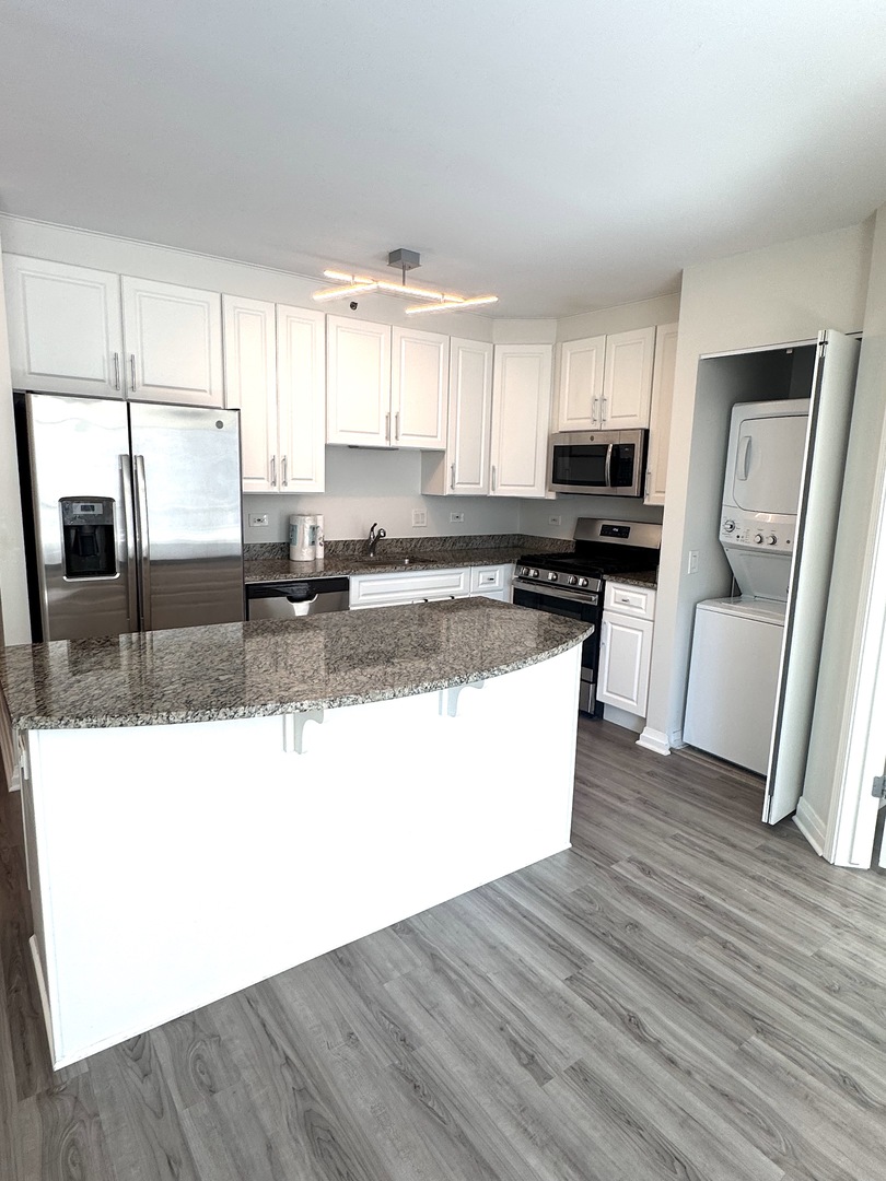 33 W Ontario Street 24c Property Photo 6