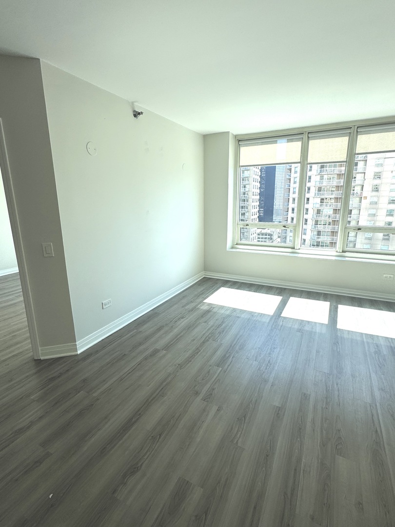 33 W Ontario Street 24c Property Photo 10