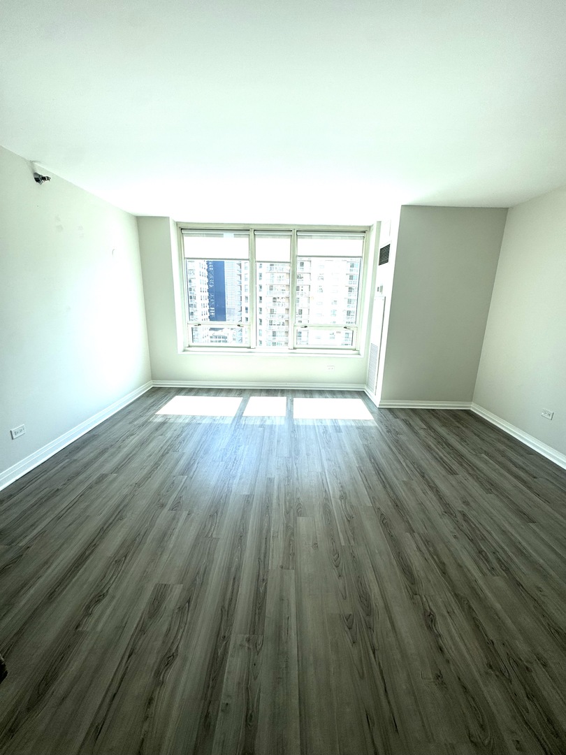 33 W Ontario Street 24c Property Photo 11