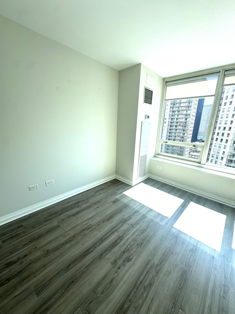 33 W Ontario Street 24c Property Photo 14