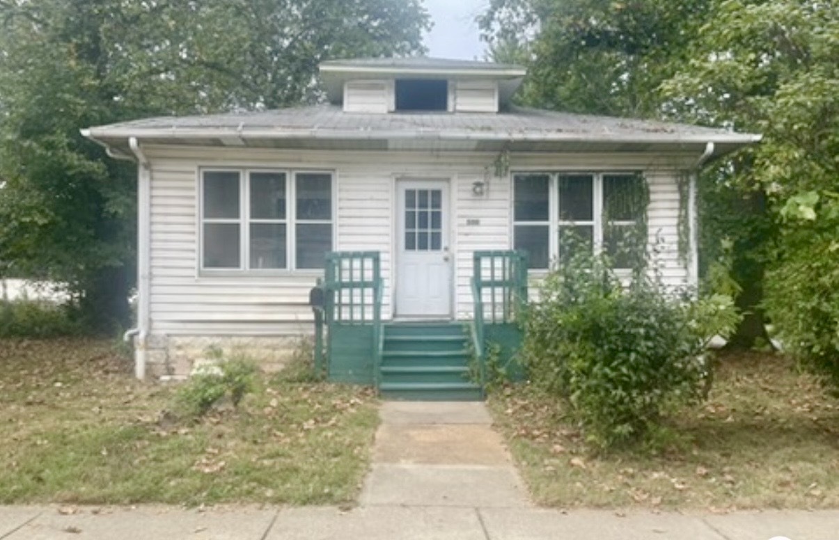500 S Forest Avenue Property Photo 1