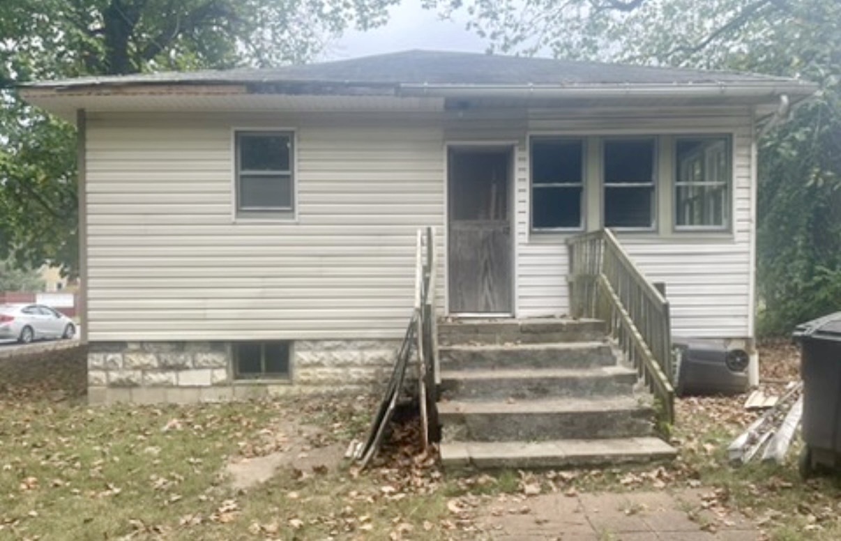 500 S Forest Avenue Property Photo 3