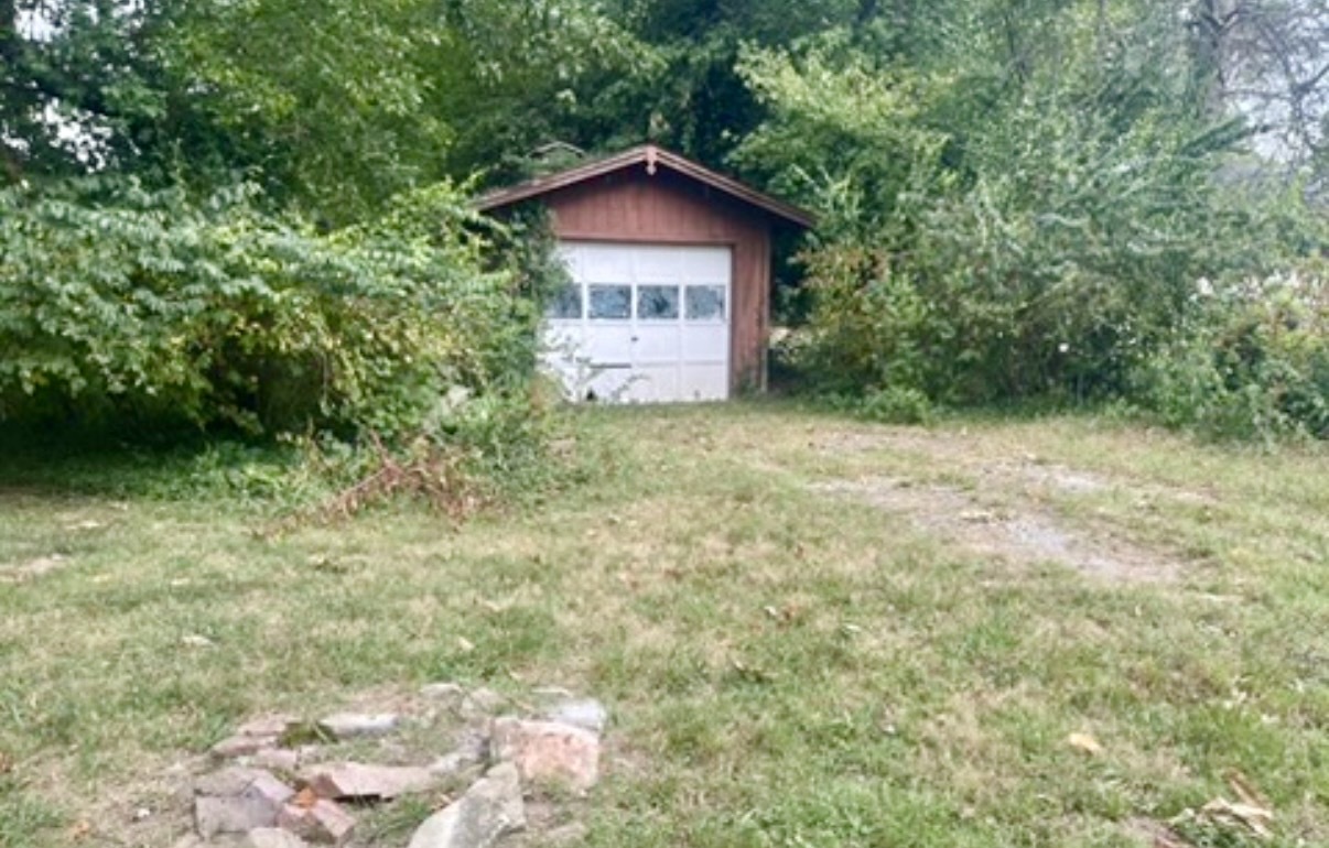 500 S Forest Avenue Property Photo 8
