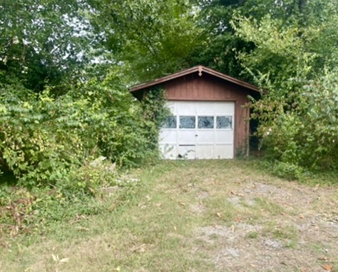 500 S Forest Avenue Property Photo 9