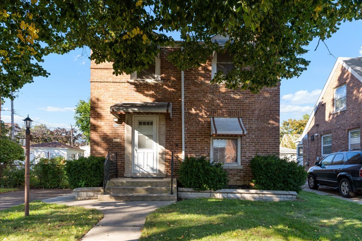 7350 W Summerdale Avenue Property Photo 1