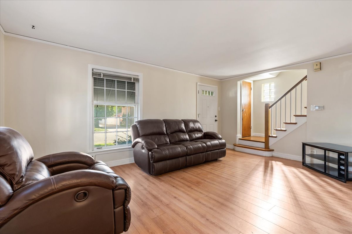 7350 W Summerdale Avenue Property Photo 5