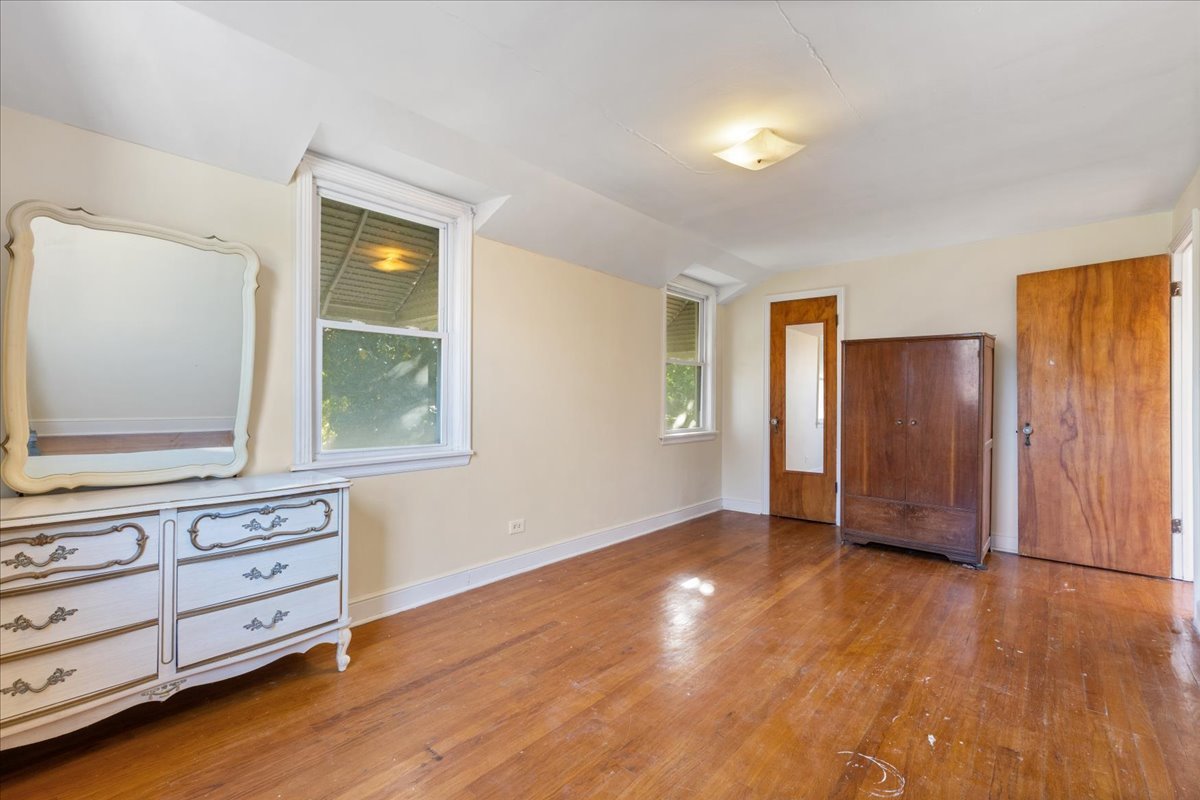 7350 W Summerdale Avenue Property Photo 15