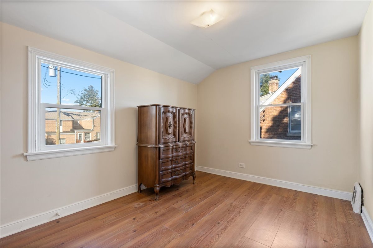 7350 W Summerdale Avenue Property Photo 16
