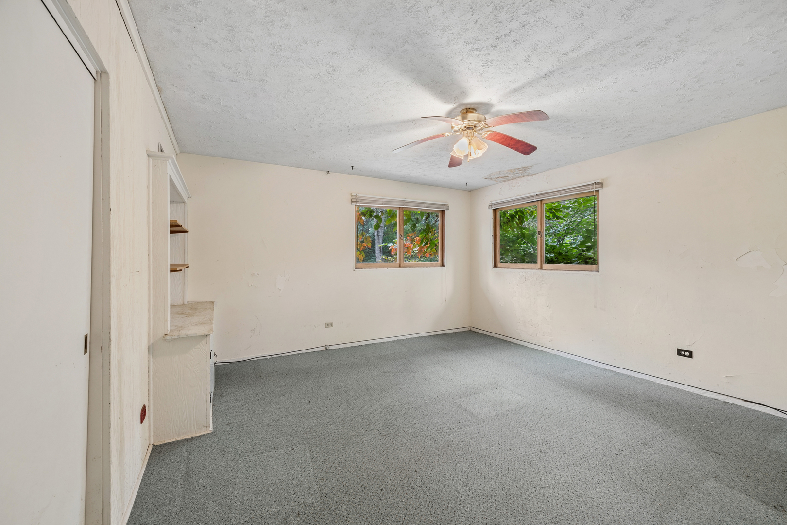 9041 Maple Avenue Property Photo 5
