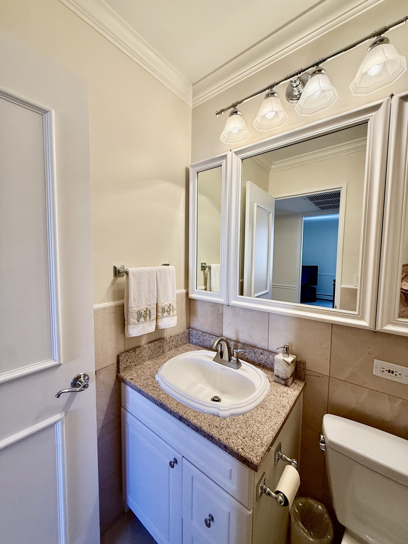 100 E Bellevue Street 10f Property Photo 26