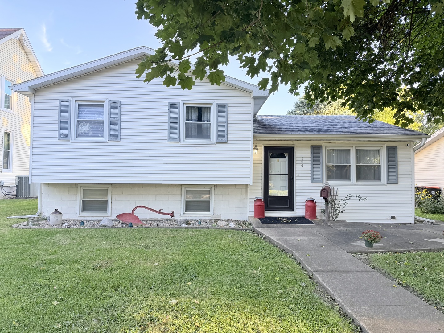 104 E North Street Property Photo 1