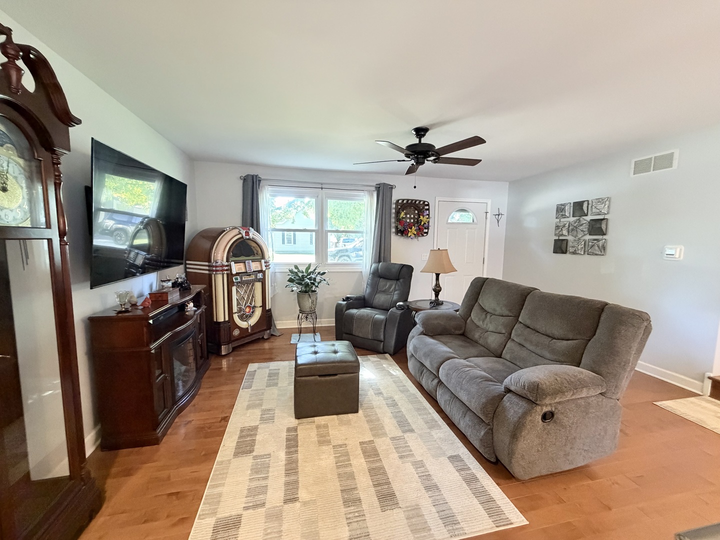 104 E North Street Property Photo 2