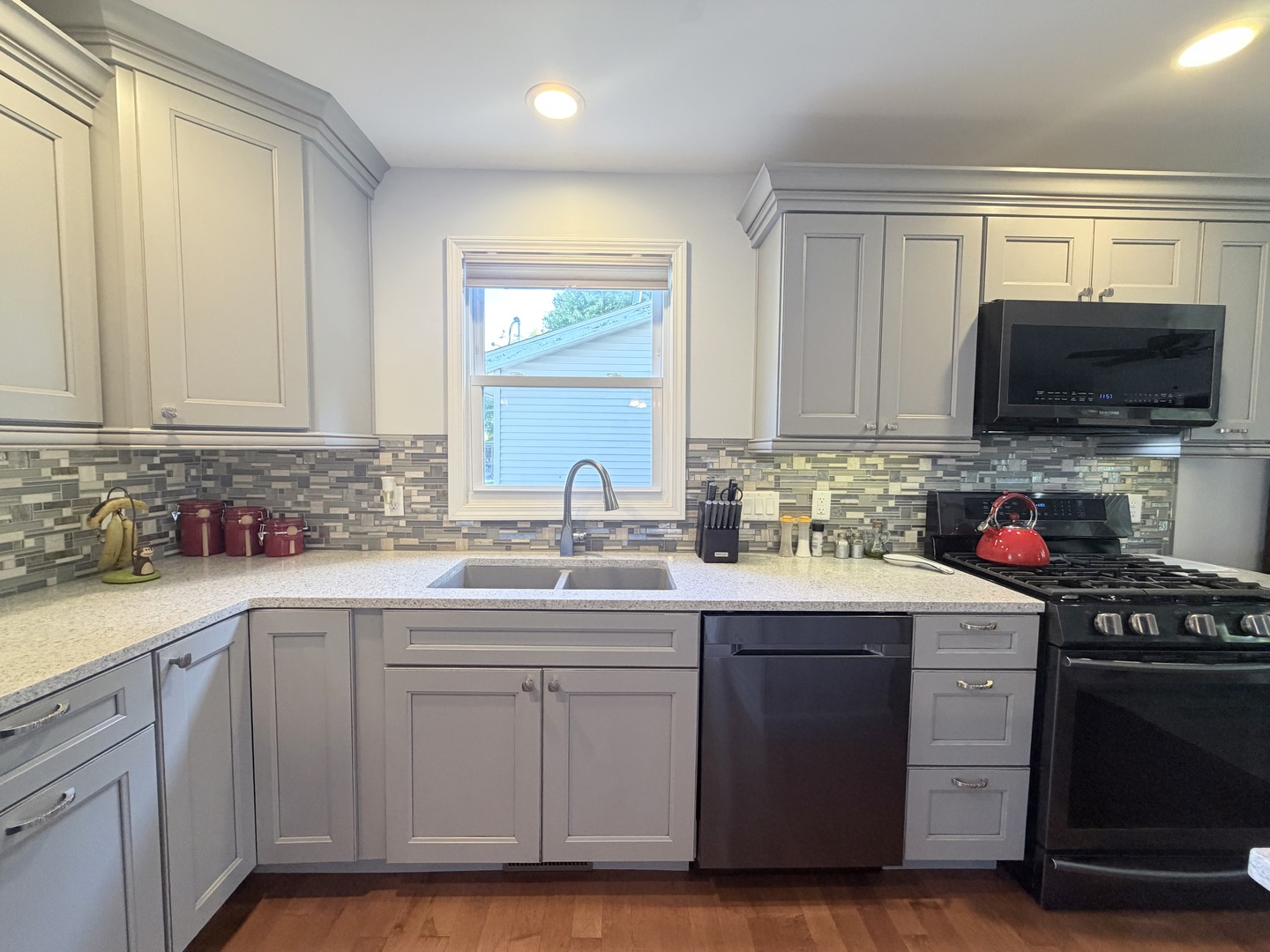 104 E North Street Property Photo 4