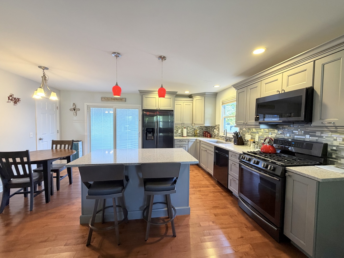 104 E North Street Property Photo 5