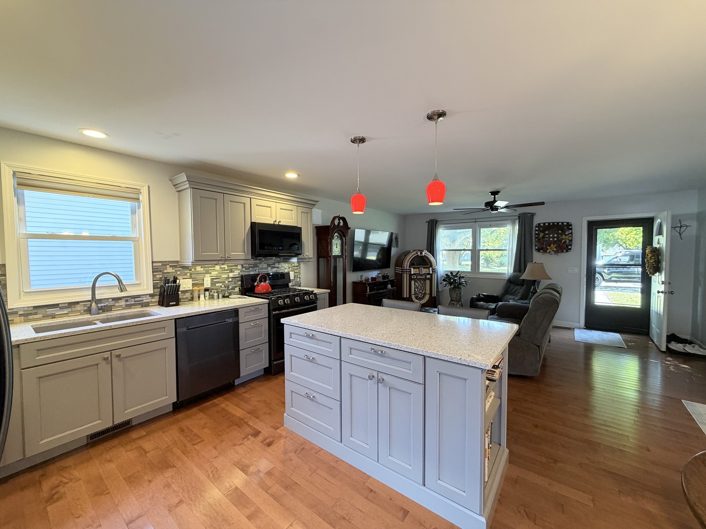 104 E North Street Property Photo 6