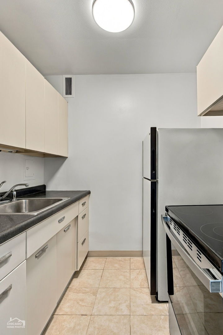 900 N Lake Shore Drive 1011 Property Photo 2