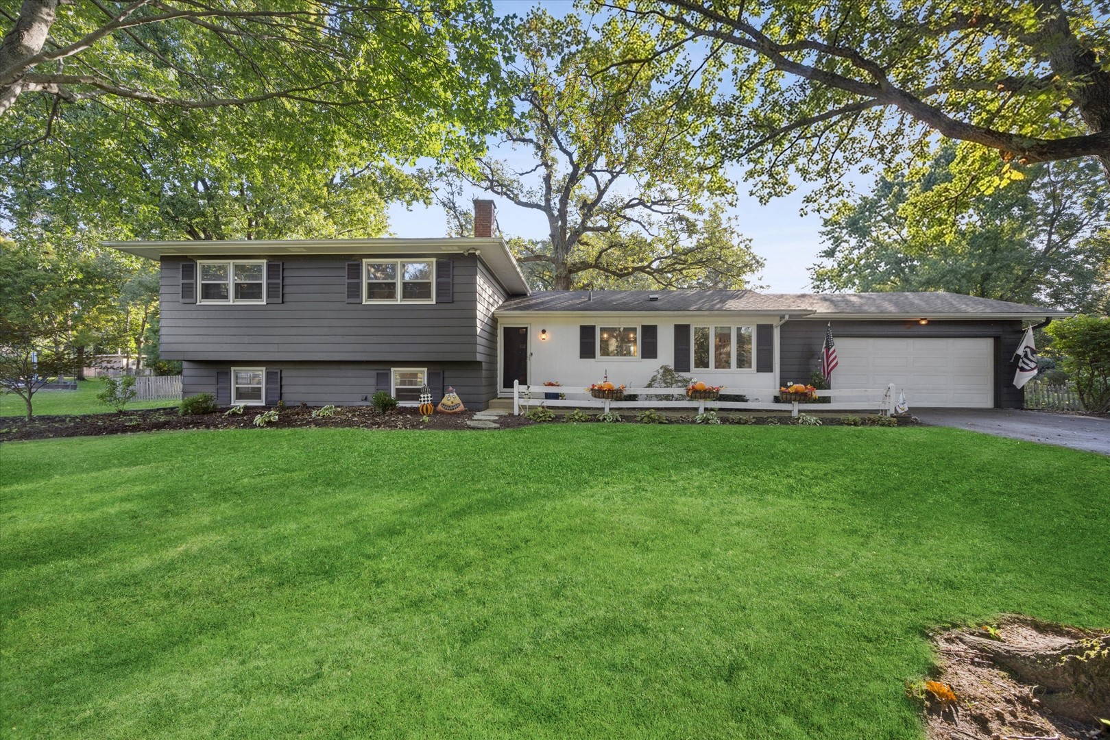 8s263 College Road Property Photo 1