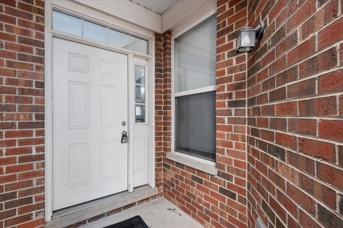 1690 Buckingham Drive Property Photo 2