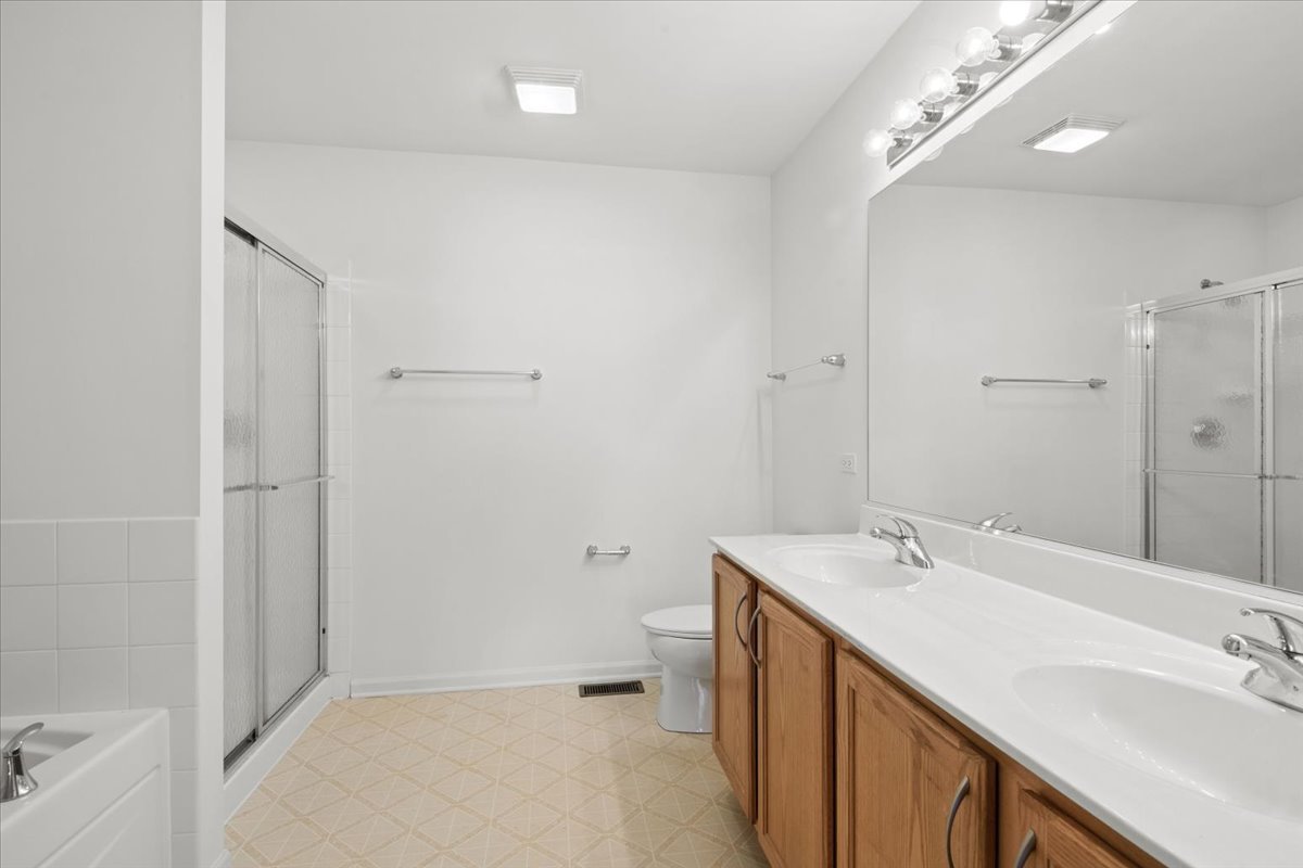 1690 Buckingham Drive Property Photo 10
