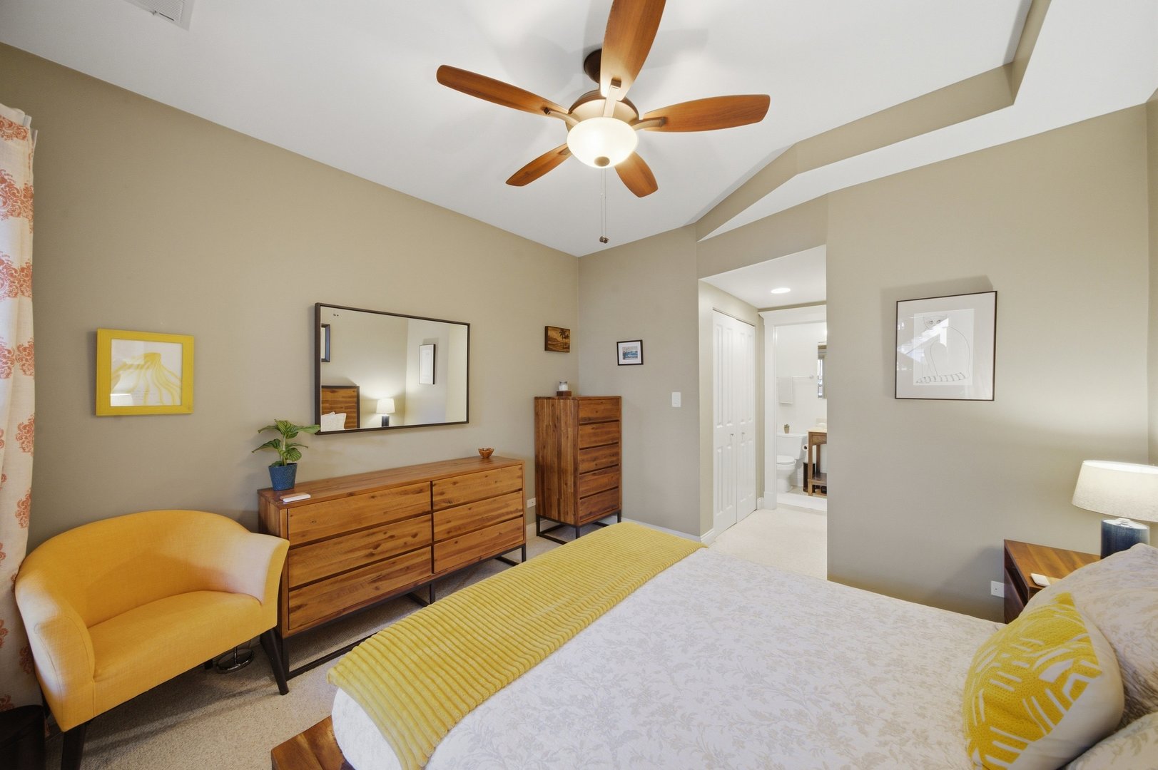 5357 N Paulina Street 2 Property Photo 11