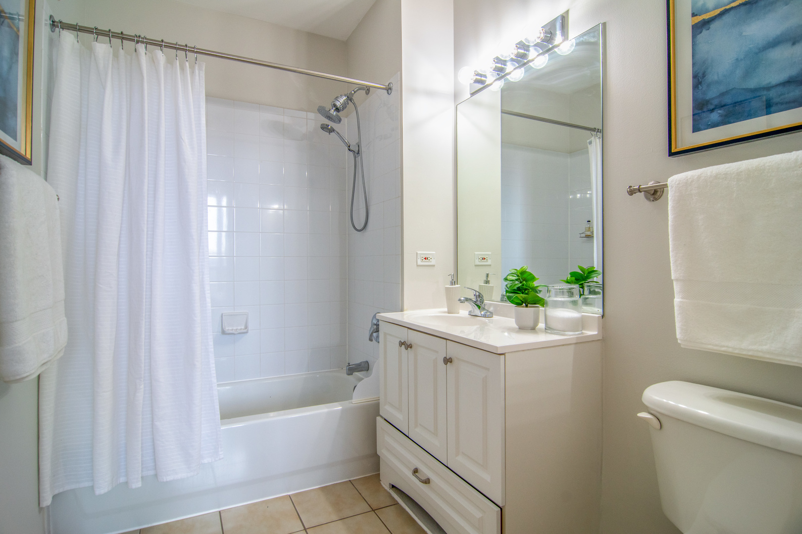 645 N Kingsbury Street 2205 Property Photo 12