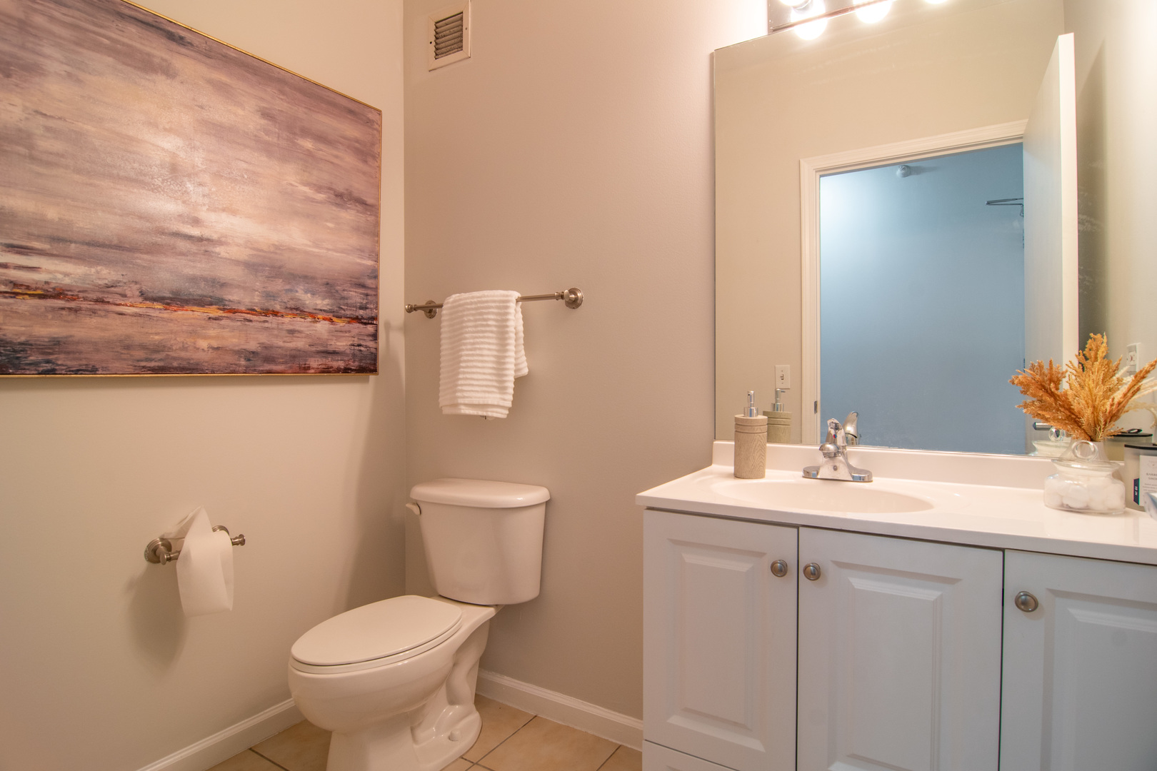 645 N Kingsbury Street 2205 Property Photo 13