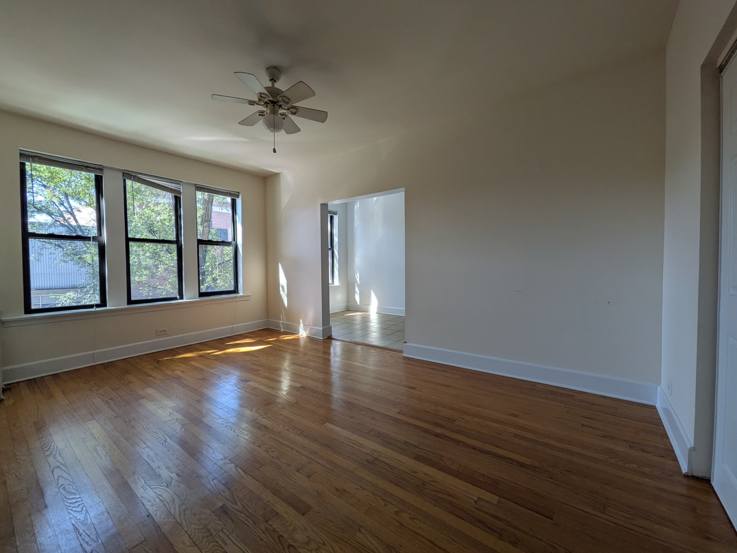 2704 N Sawyer Avenue 210 Property Photo 2