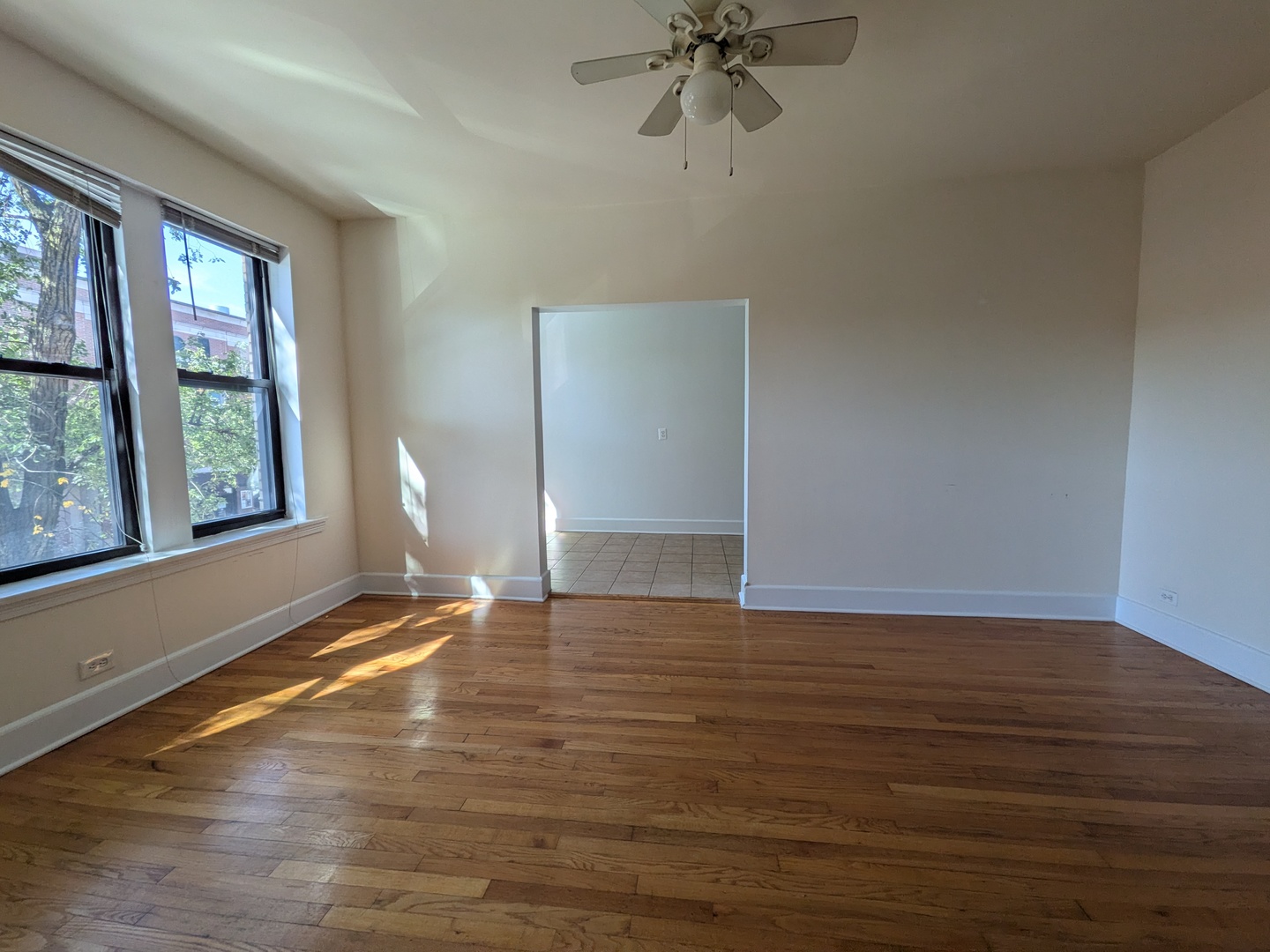 2704 N Sawyer Avenue 210 Property Photo 4