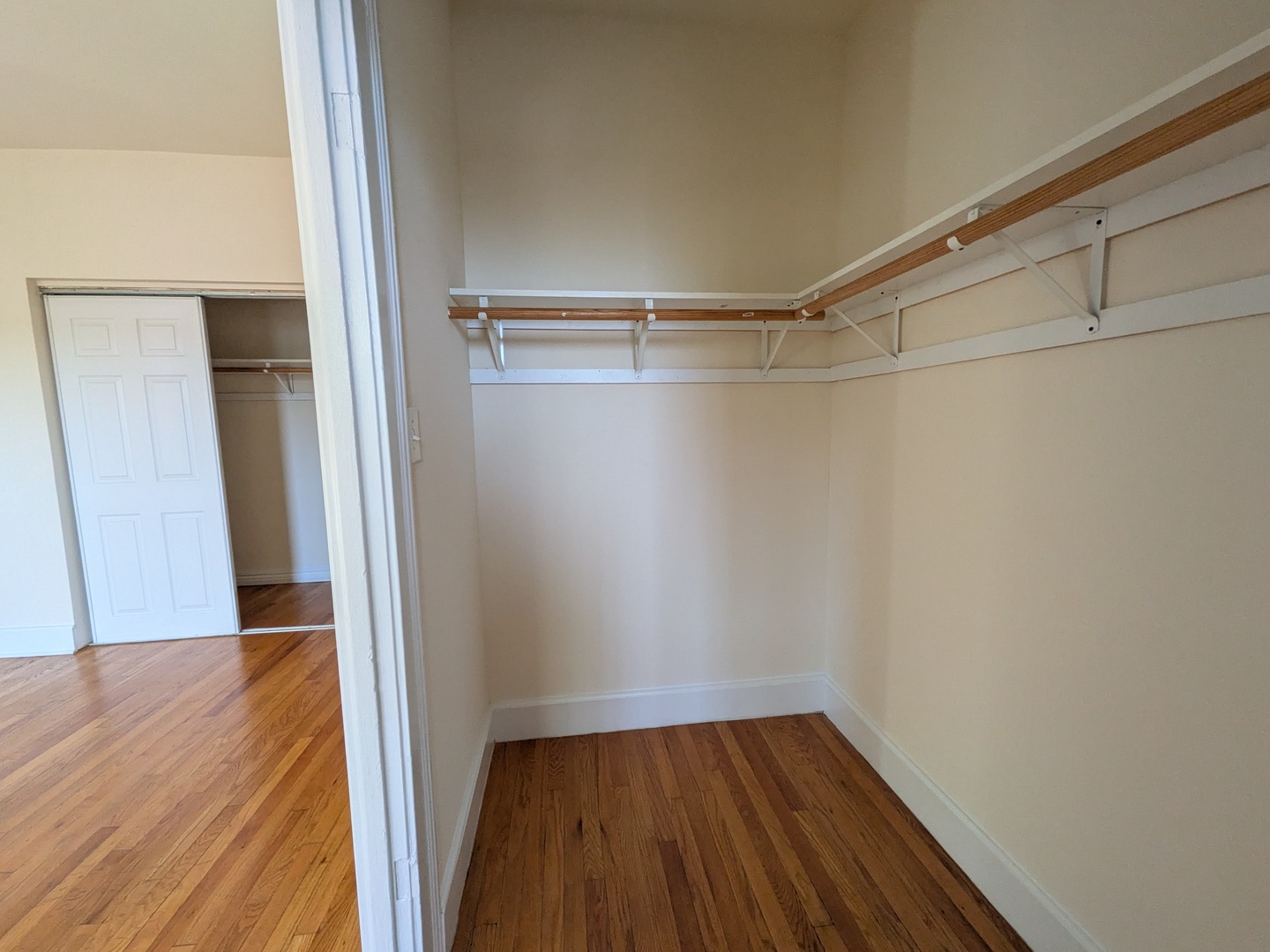 2704 N Sawyer Avenue 210 Property Photo 6