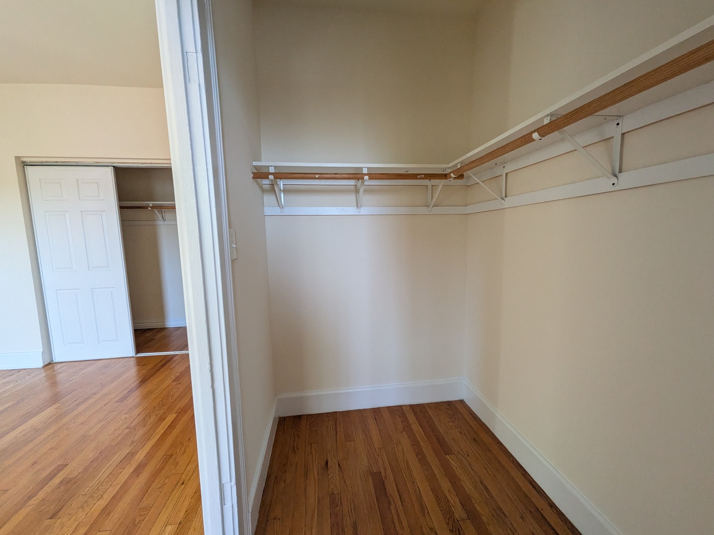 2704 N Sawyer Avenue 210 Property Photo 7
