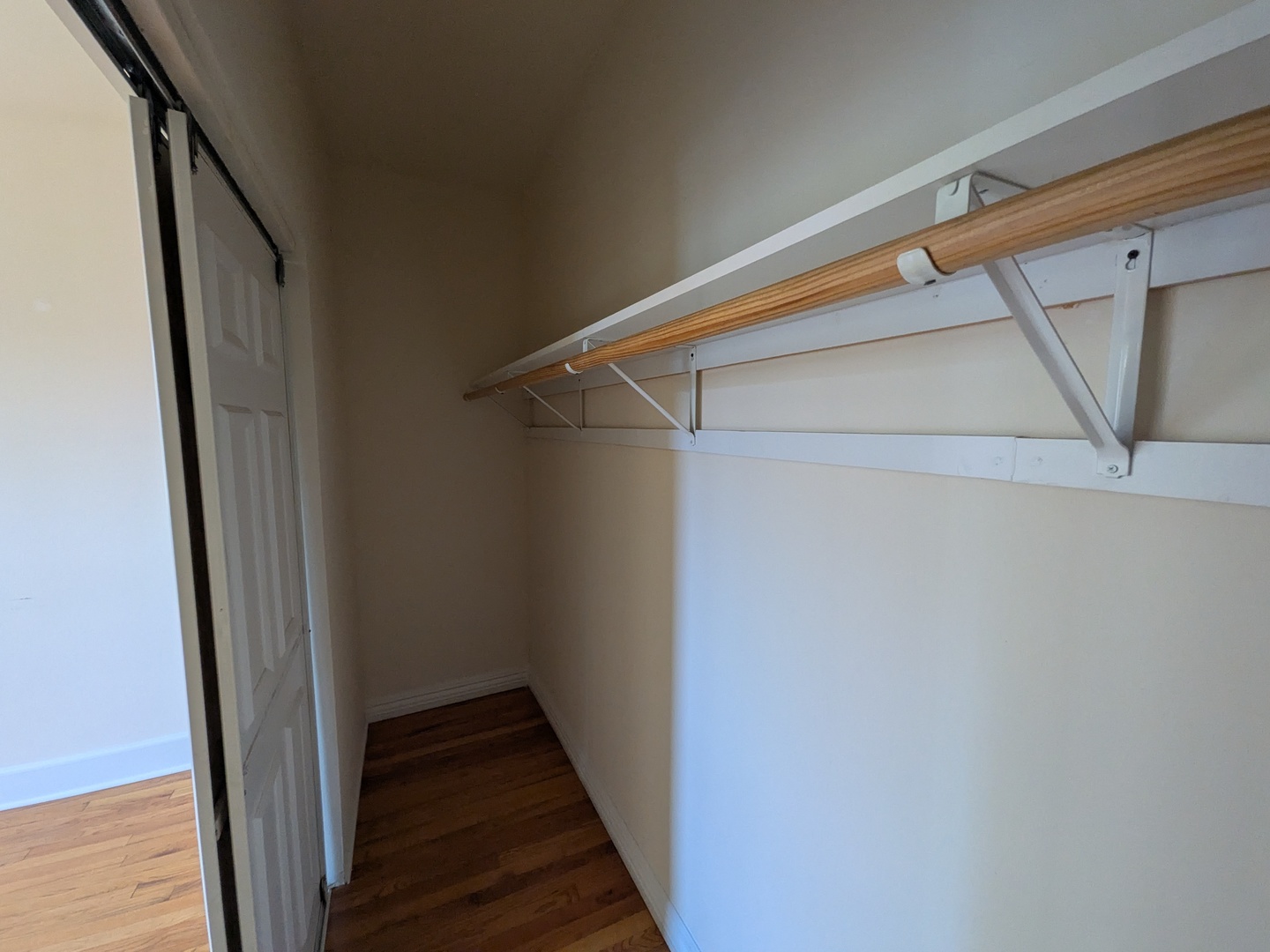 2704 N Sawyer Avenue 210 Property Photo 8