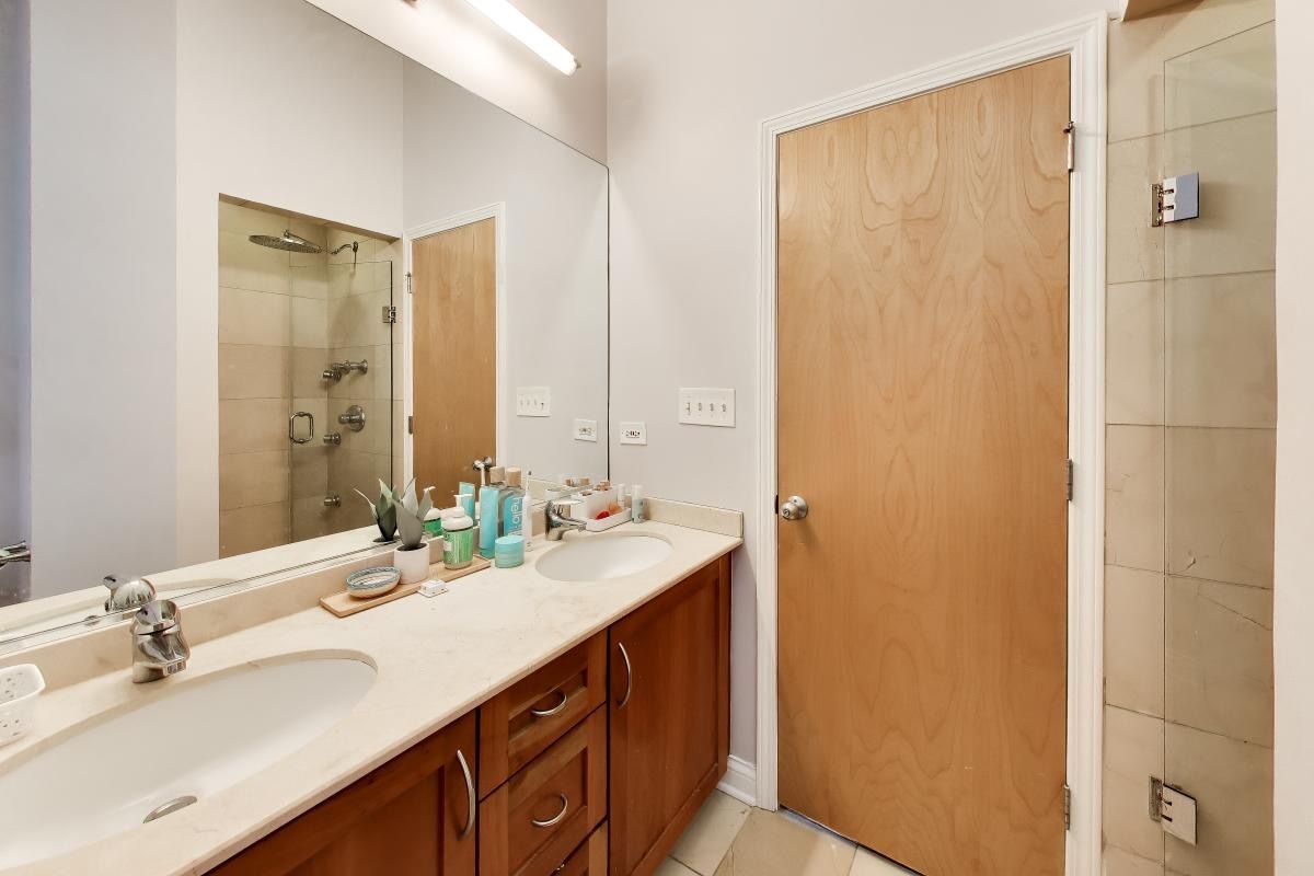 1520 W Walton Street 3 Property Photo 17