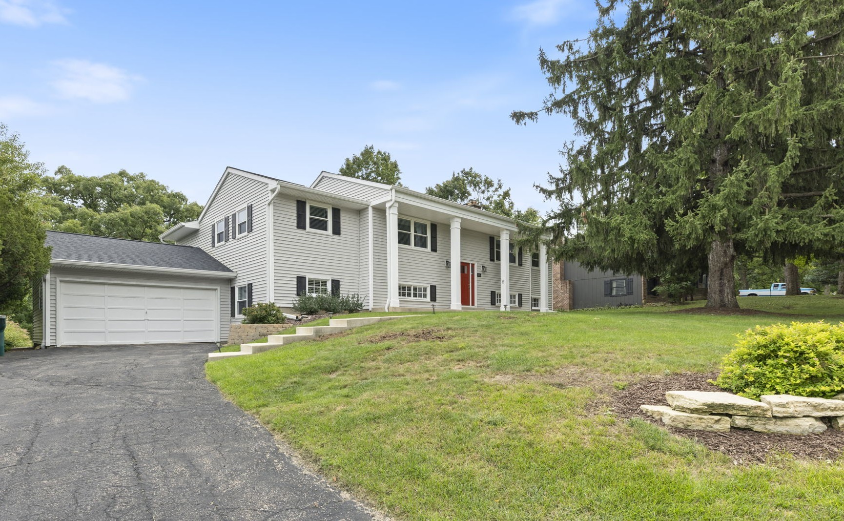 716 Woodland Hills Road Property Photo 1