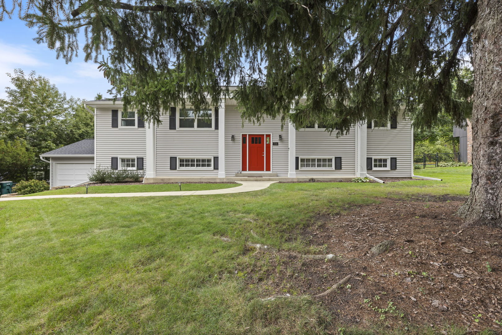 716 Woodland Hills Road Property Photo 2